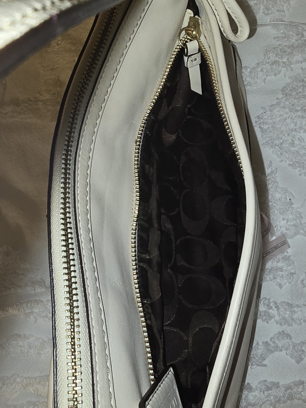 Coach Cream Leather Shoulder Bag with Dual Front Pockets - Picture 3 of 10